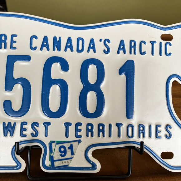 Vintage NORTHWEST TERRITORIES POLAR BEAR LICENSE PLATE W/NWT FEB 1991 Tag #35681 - Picture 4 of 9